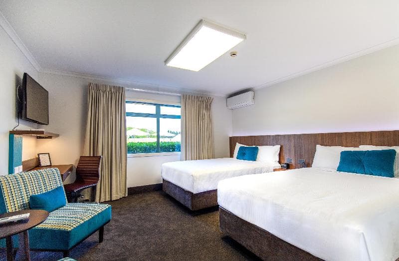 Jet Park Hotel Hamilton Airport main