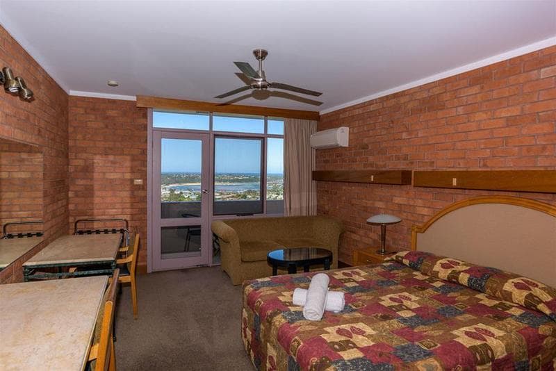 Hillcrest Motor Inn 4
