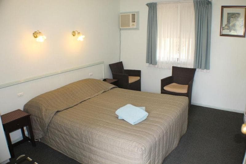 Lake Forbes Motel main