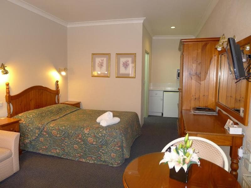 New England Motor Inn 5