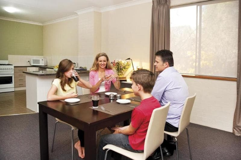 Oxley Court Serviced Apartments main