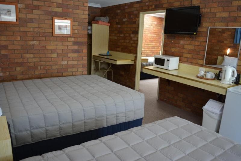 Peter Allen Motor Inn 4