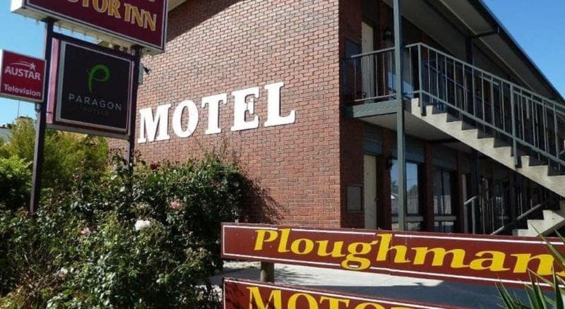 Ploughmans Motor Inn 3
