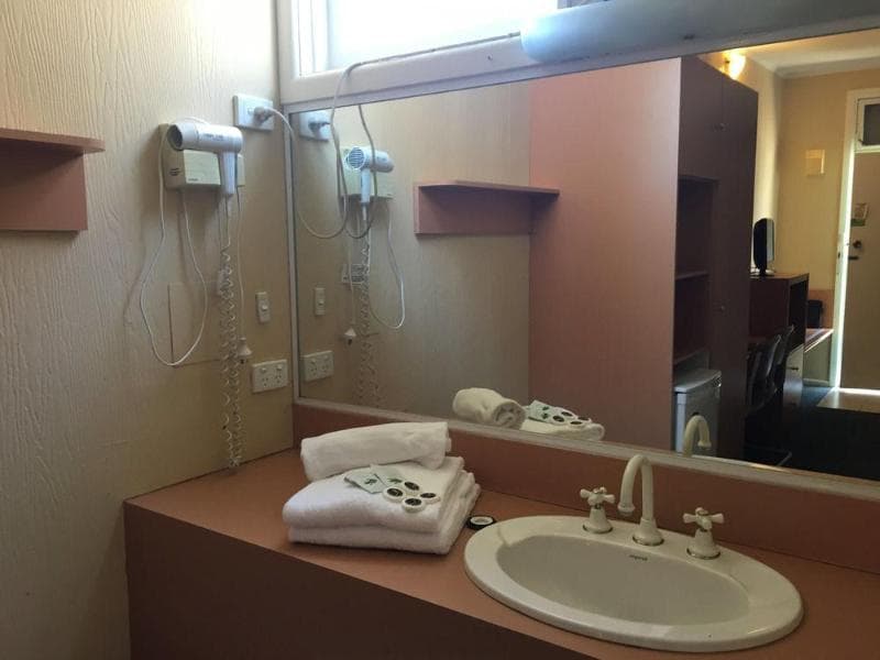 Parkville Motel 5