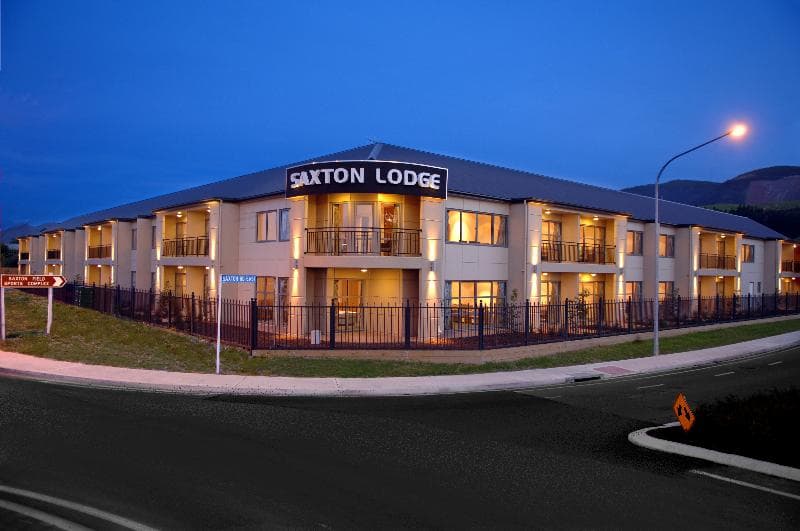 Saxton Lodge main