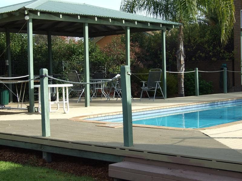 Hume Inn Motel photo 1