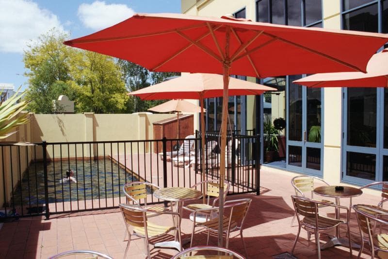 Ventura Inn & Suites Hamilton 3