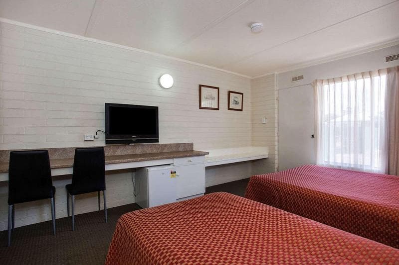 Econo Lodge Portland 4