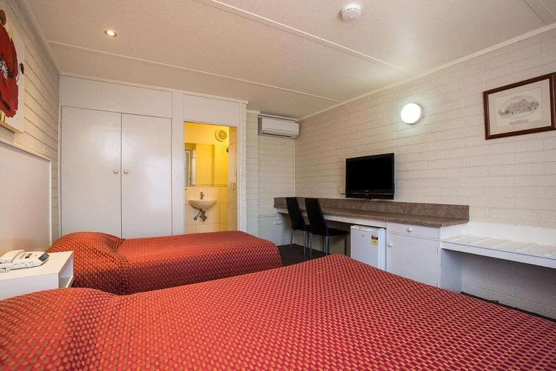 Econo Lodge Portland 5