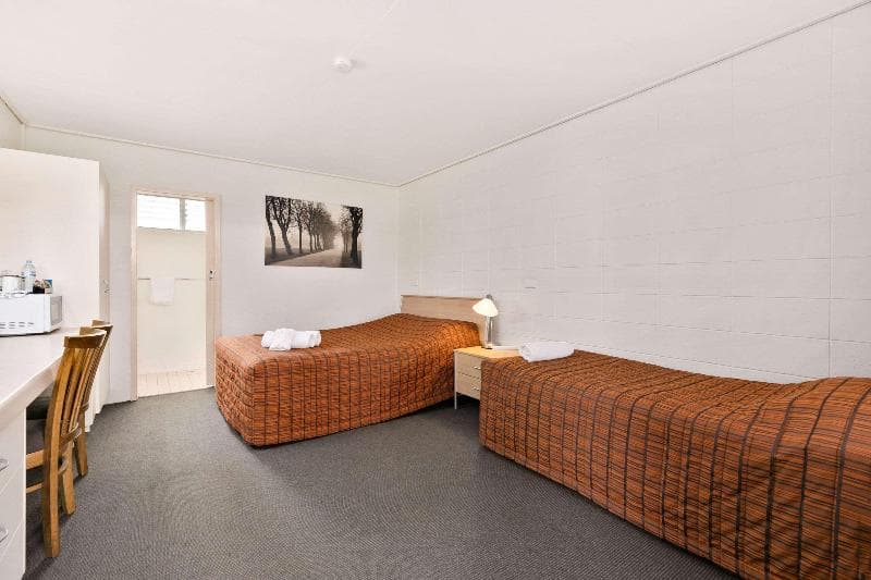 Rusty's Motel 4