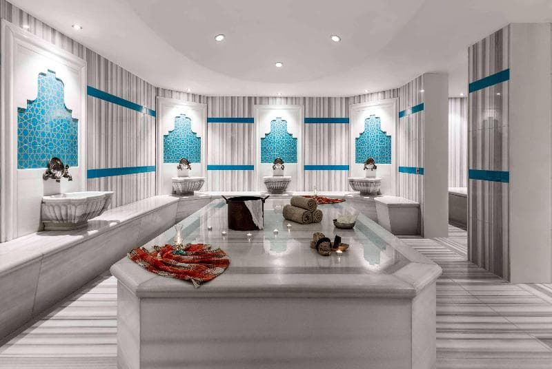 Ramada Hotel & Suites by Wyndham Istanbul Golden Horn 2