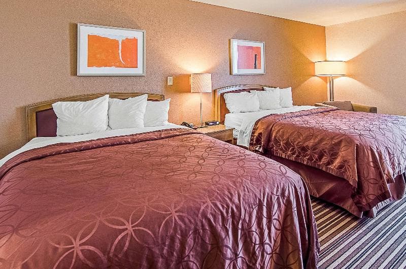 Econo Lodge Inn & Suites Southwest 4