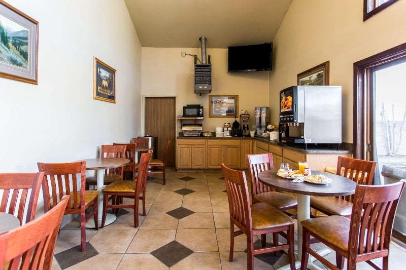 Econo Lodge Montrose Area 2