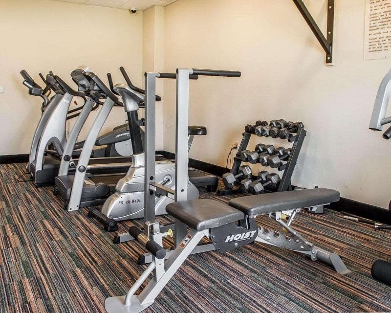 Comfort Inn & Suites 4