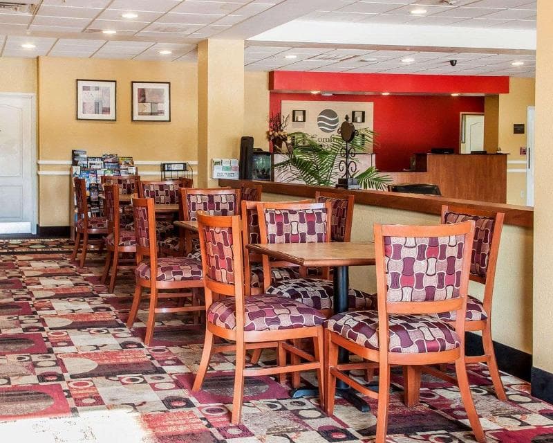 Comfort Inn & Suites 2
