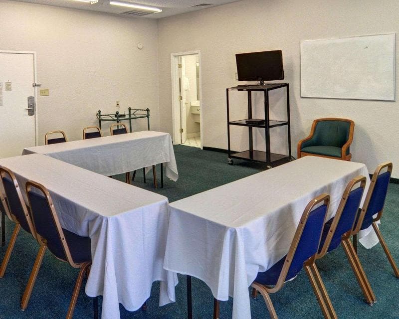 Quality Inn 4