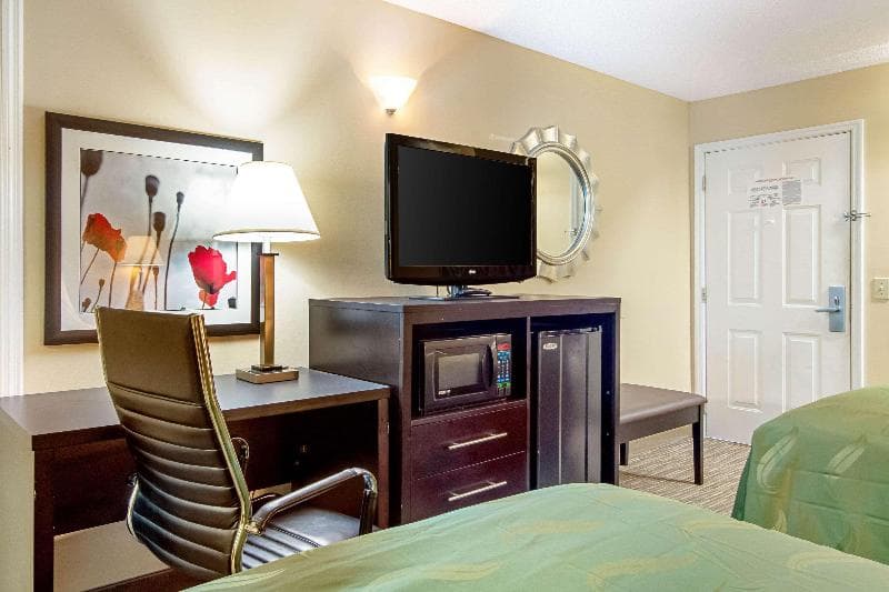 Quality Inn 3