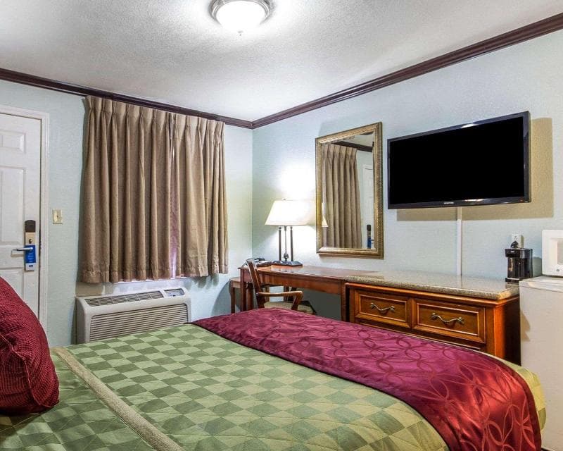 Rodeway Inn 3