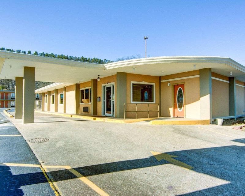 Rodeway Inn Hot Springs 4