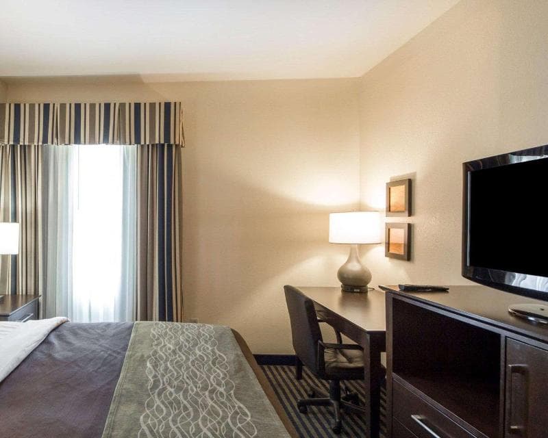 Quality Inn Tulsa-Downtown West 4