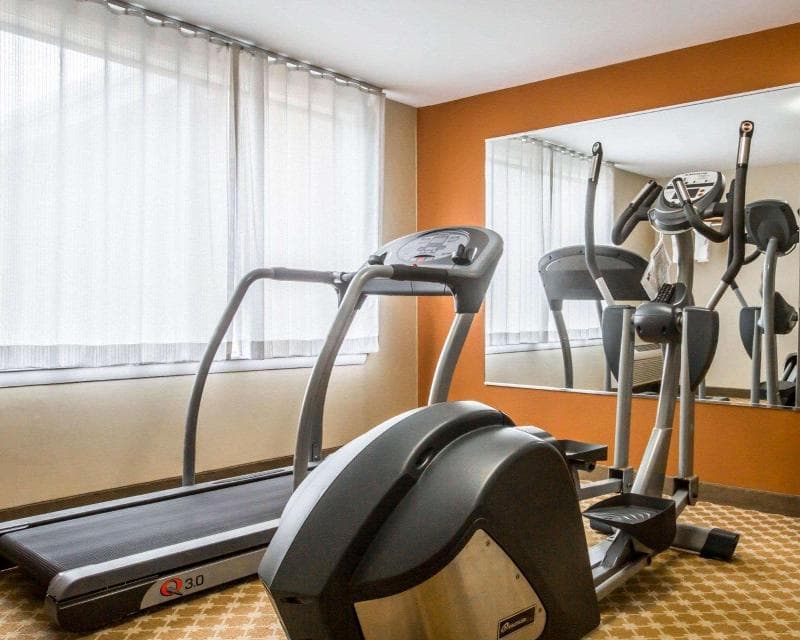 Econo Lodge Lakes Region 2