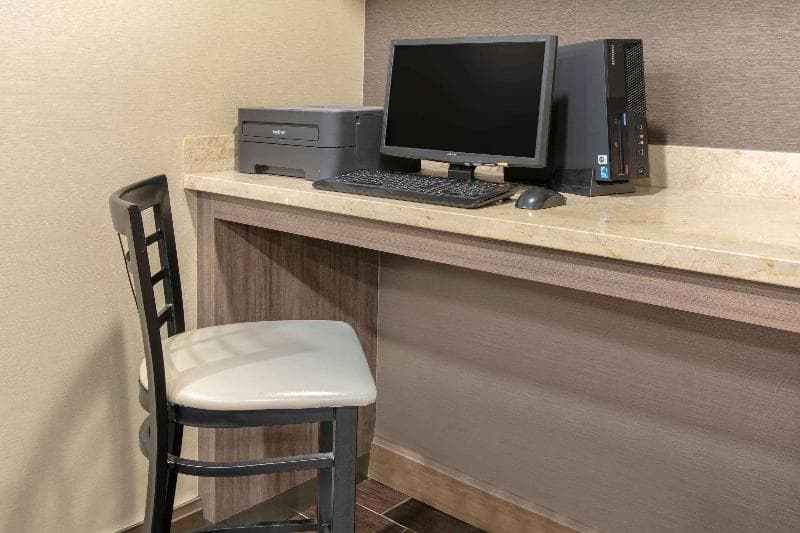 Days Inn & Suites By Wyndham Arlington Near Six Flags main