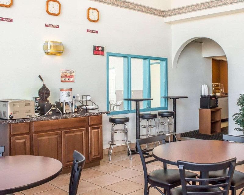 Econo Lodge Winslow I-40 5