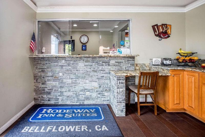 Rodeway Inn And Suites Norwalk 2