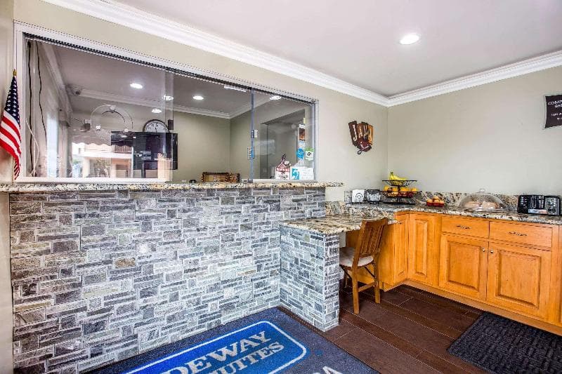 Rodeway Inn And Suites Norwalk 4