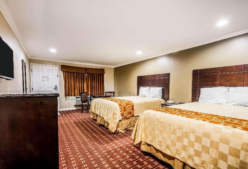 Rodeway Inn And Suites Norwalk 3