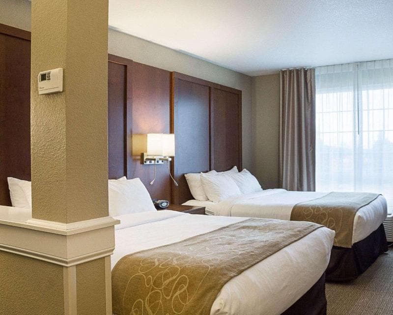 Comfort Suites Minot 4