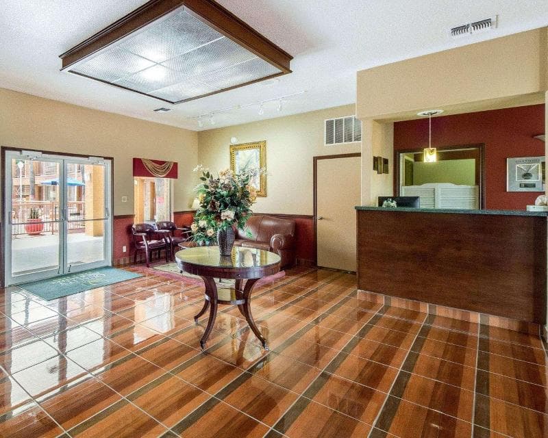 Econo Lodge Inn And Suites Eagle Pass 4