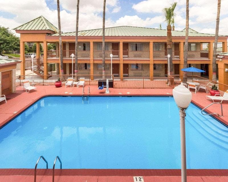 Econo Lodge Inn And Suites Eagle Pass 5