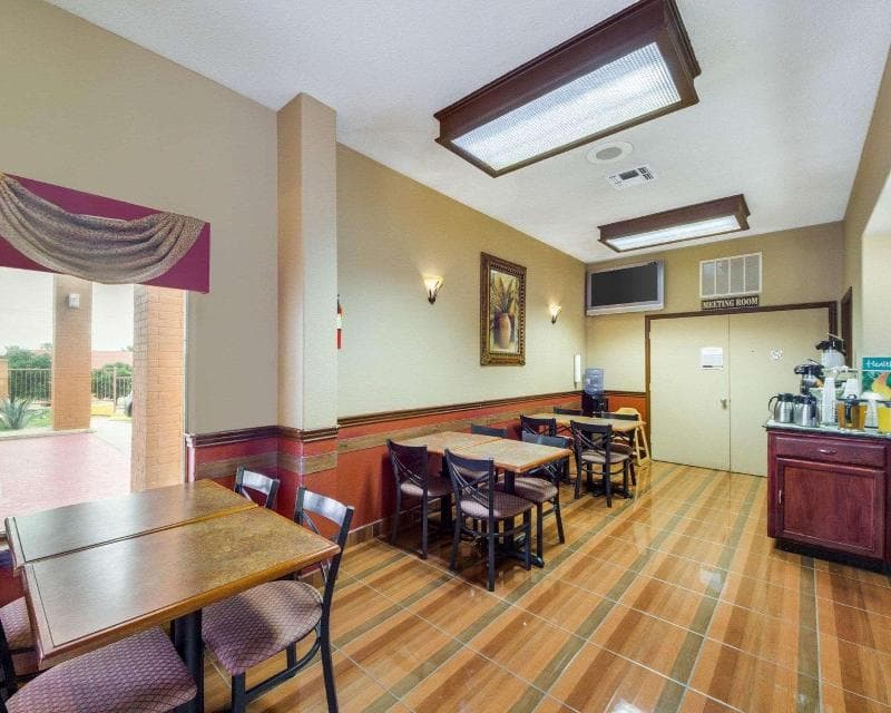 Econo Lodge Inn And Suites Eagle Pass 2