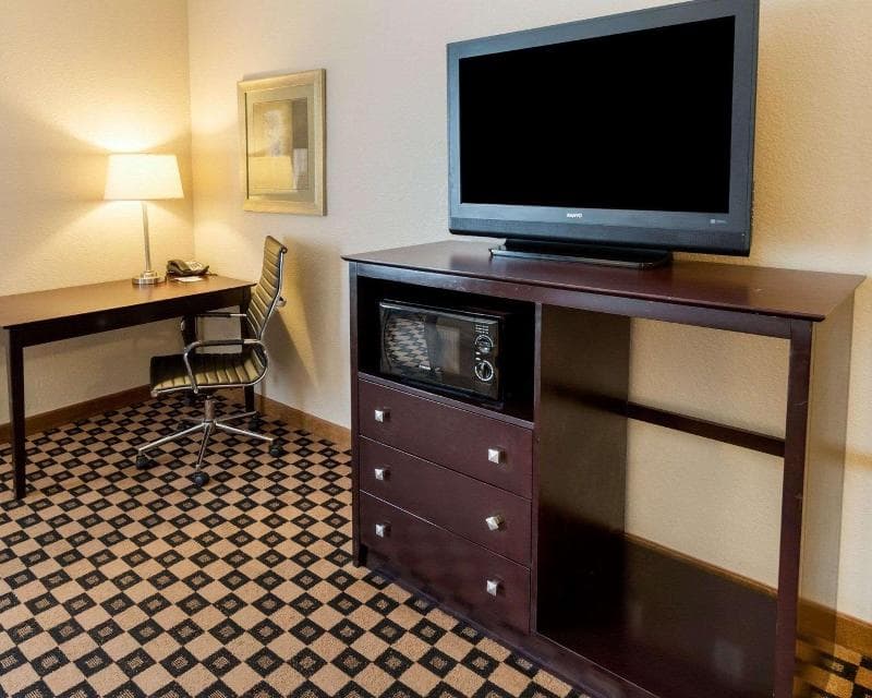 Quality Inn & Suites 3