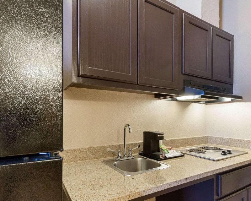 Quality Inn & Suites 4