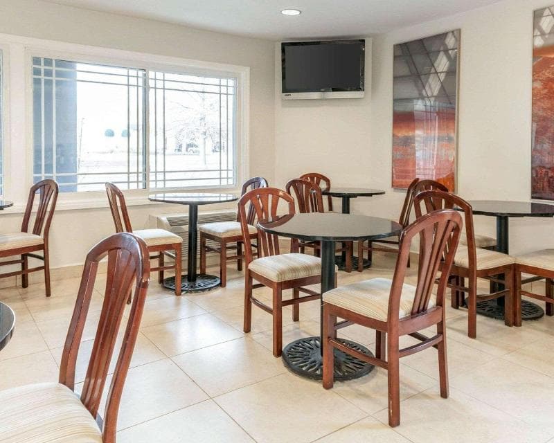 Quality Inn Indianapolis Northwest 3