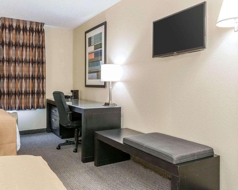 Quality Inn Indianapolis Northwest 4