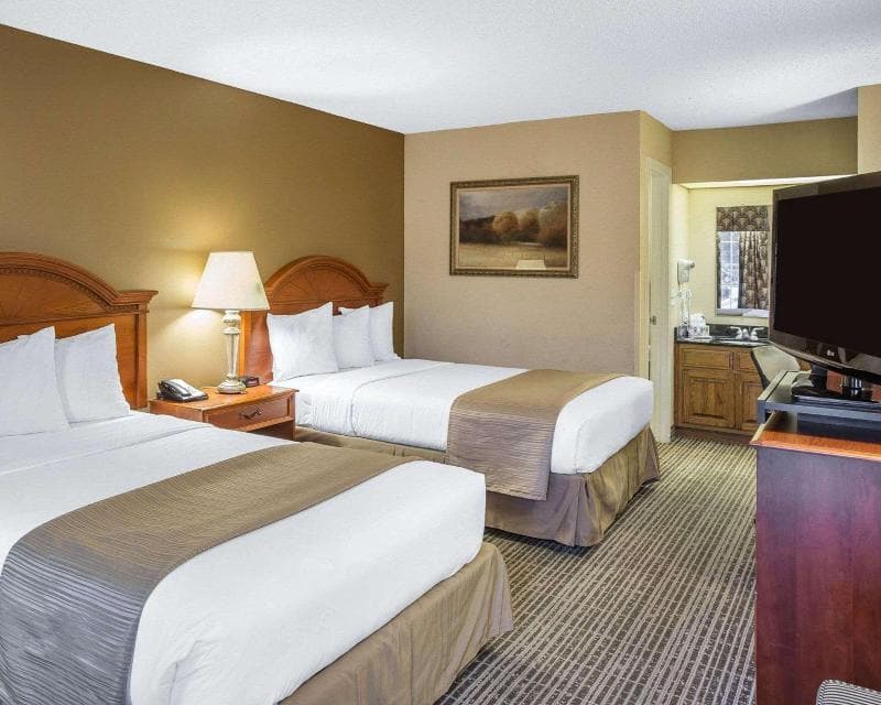 Quality Inn 4