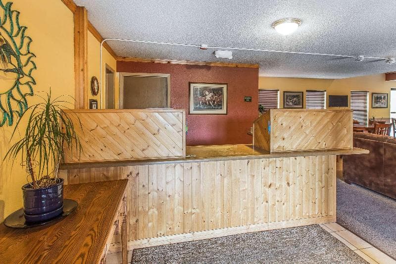 Rodeway Inn Rifle 4