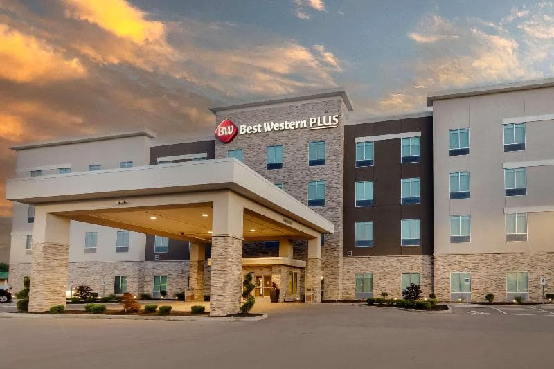 Best Western Plus St. Louis Airport Hotel 2