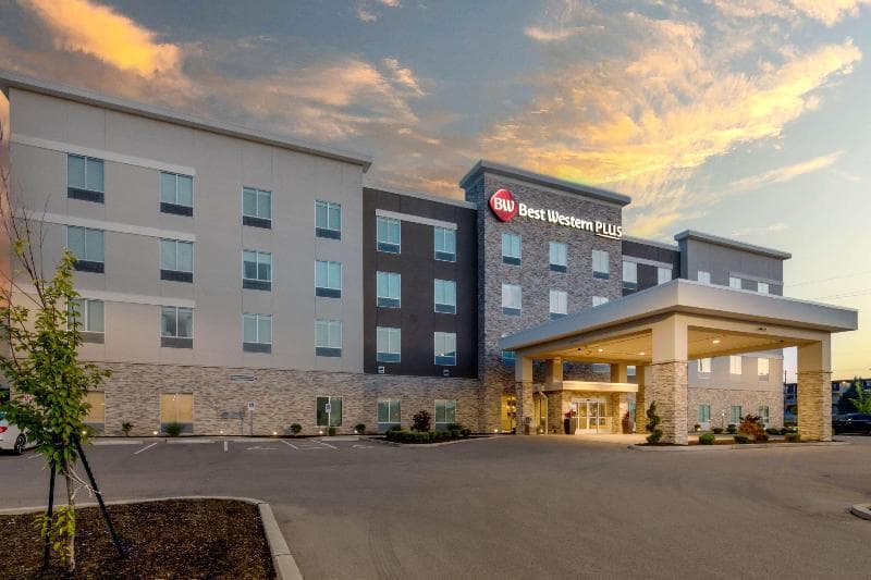Best Western Plus St. Louis Airport Hotel 3