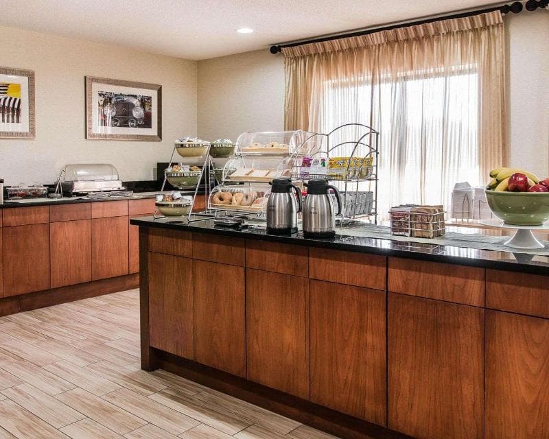 Quality Inn And Suites Warren - Detroit 3