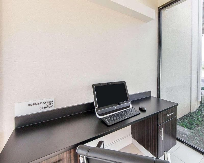 Quality Inn & Suites photo 1