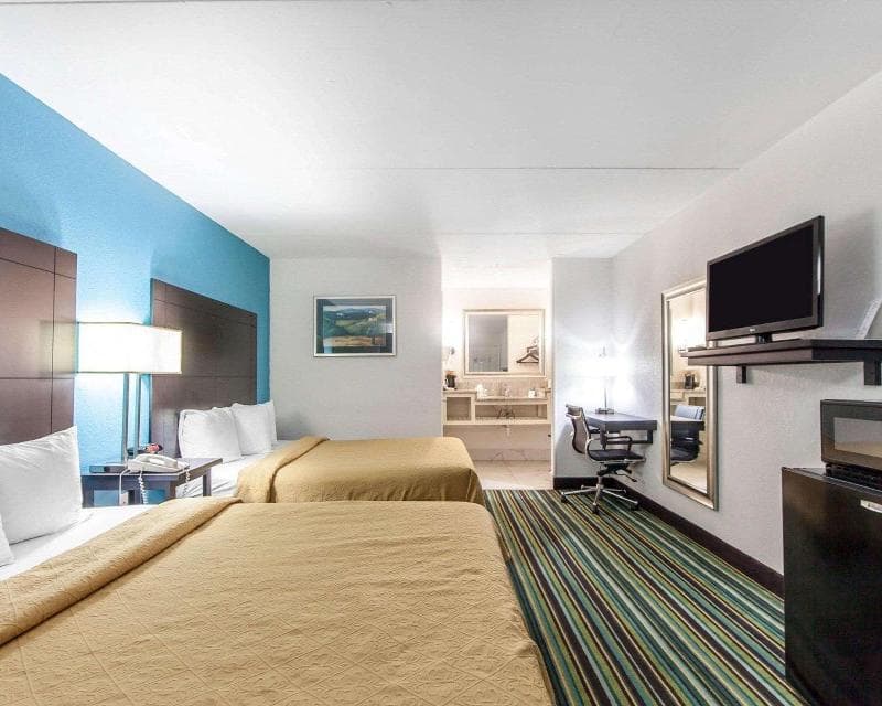 Quality Inn & Suites 4