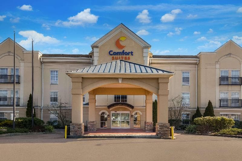 Comfort Suites Near University 3