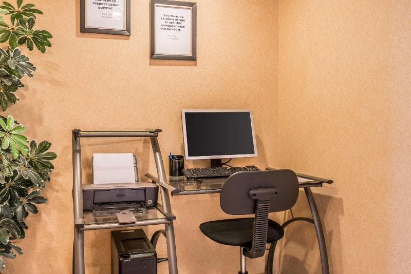 Comfort Inn & Suites photo 1