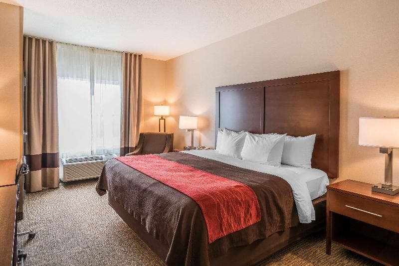 Comfort Inn & Suites 2