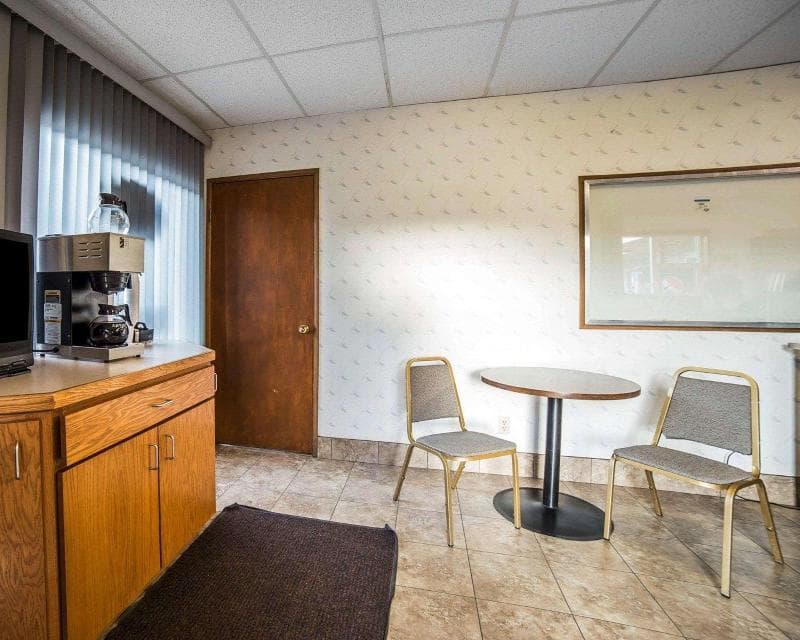 Rodeway Inn & Suites 3