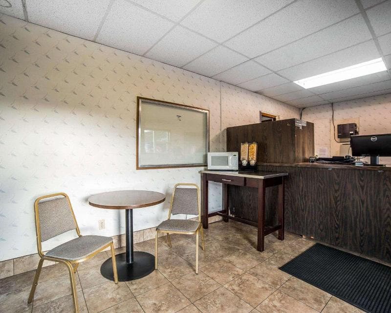 Rodeway Inn & Suites 5